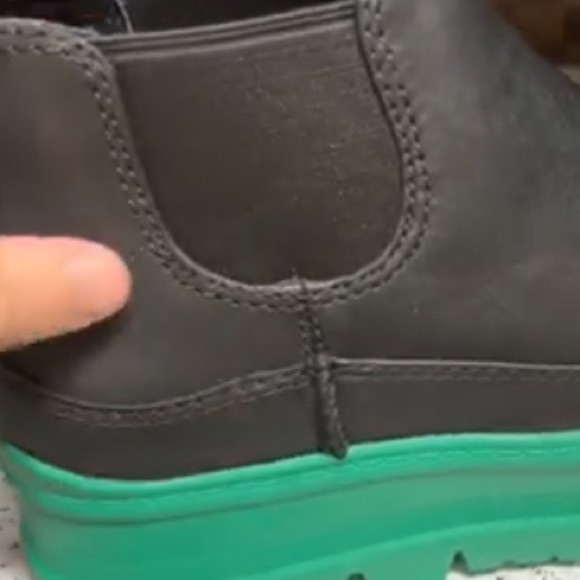 New UGG Waterproof Leather Booties with wool lining 894mn - Picture 5 of 11